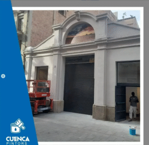 Façana repintada operari